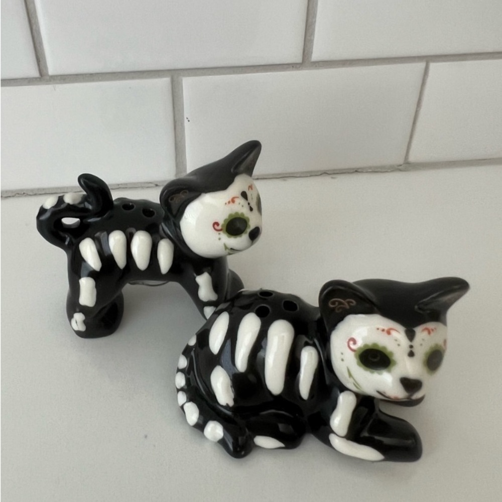 Halloween 🎃 mini set of salt and pepper shakers